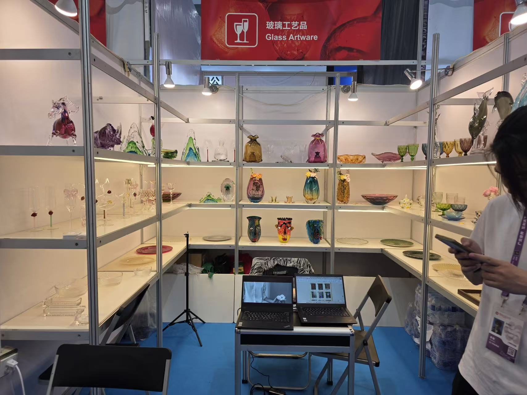 Liuli & Glass Showcase
